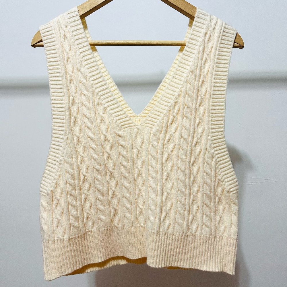 Brand New Oversized V Neck Sleeveless Cable-Knit Preppy Style Sweater Vest